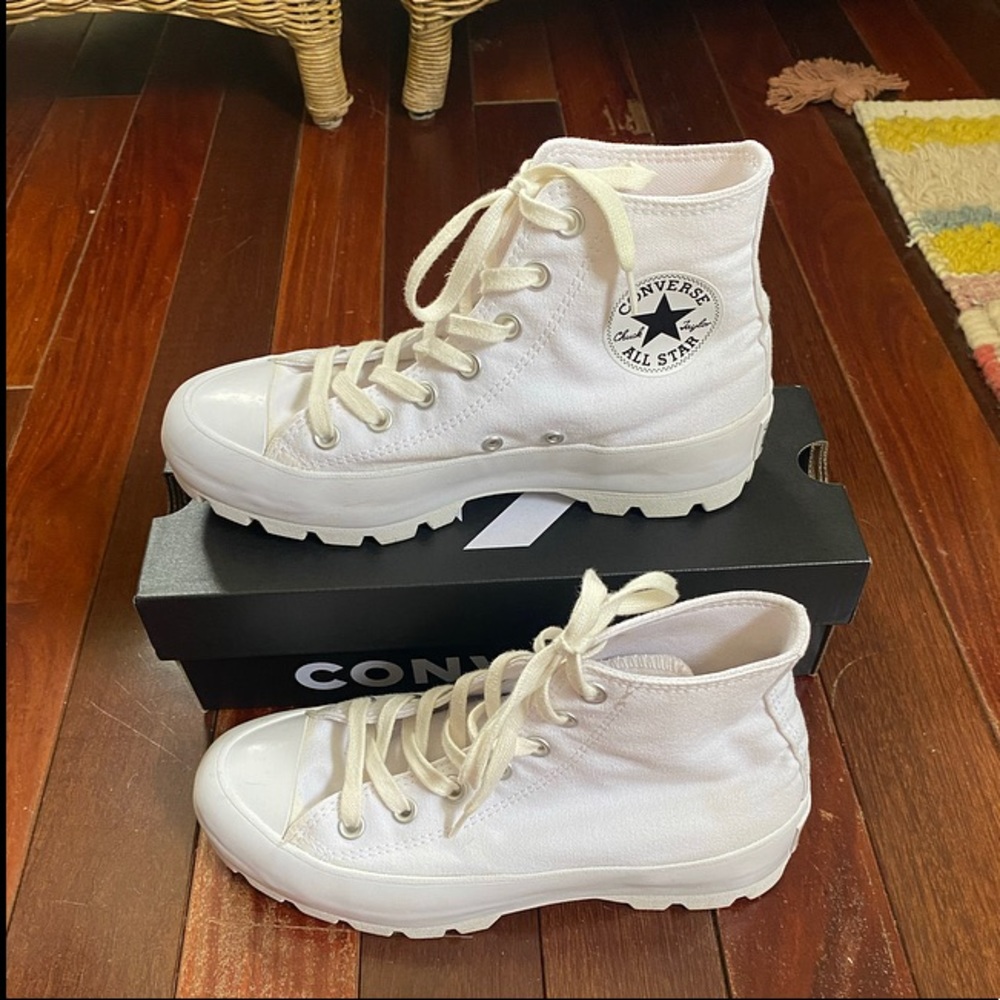 Chuck Taylor Lugged White High Top